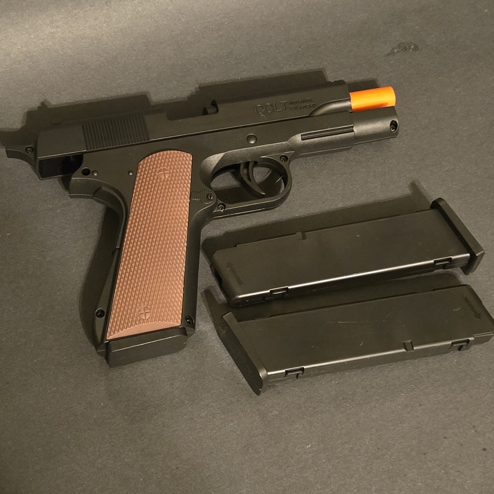 ***TOY*** Spring operated, ejecting shells COLT 1911...25085
